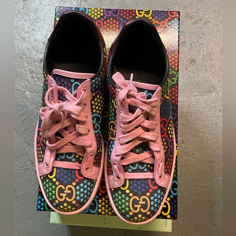 Gucci Women’s Psychedelic Sneakers; size 9.